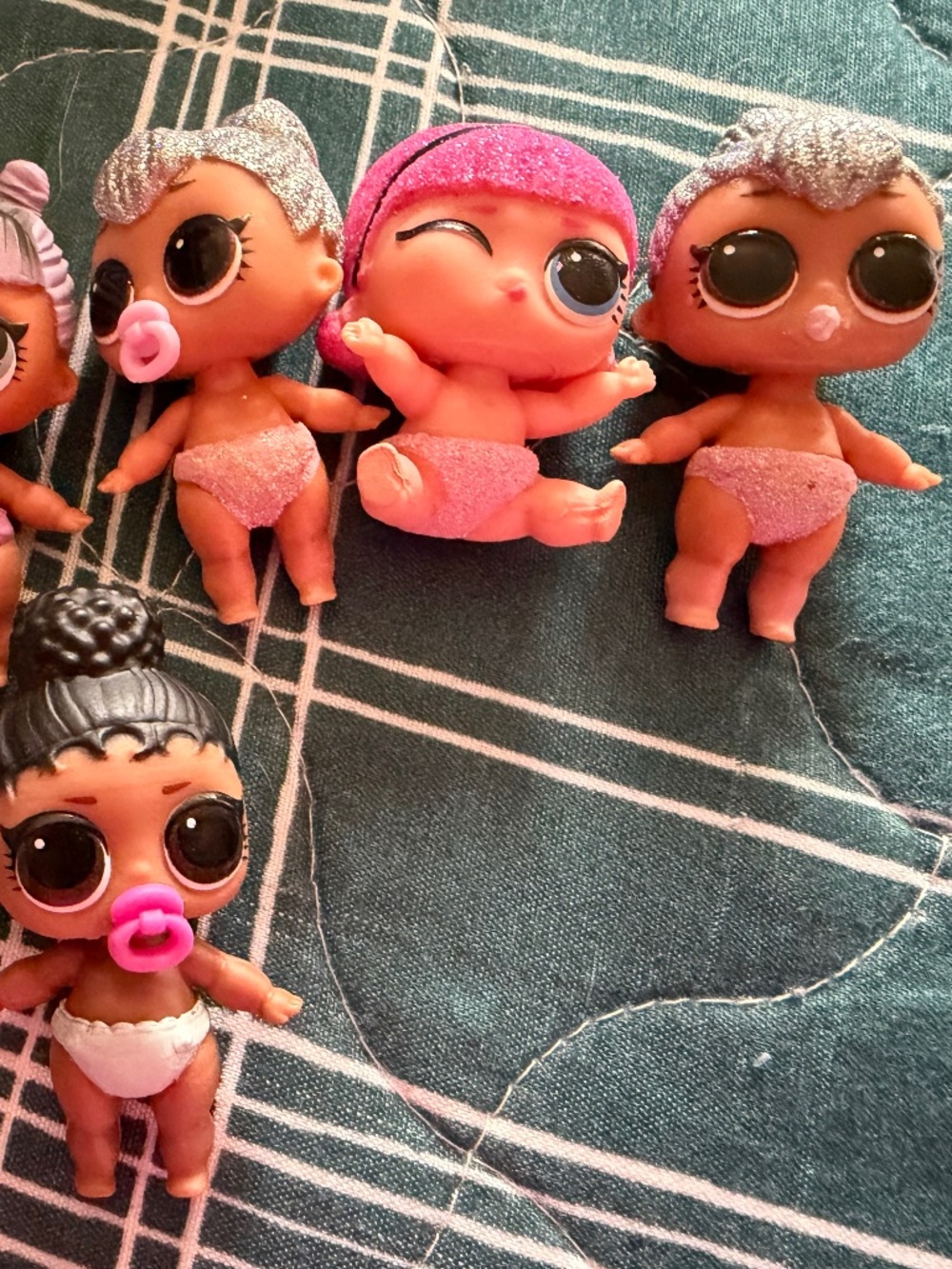 LOL Dolls Lot of 26 - Picture 10 of 12